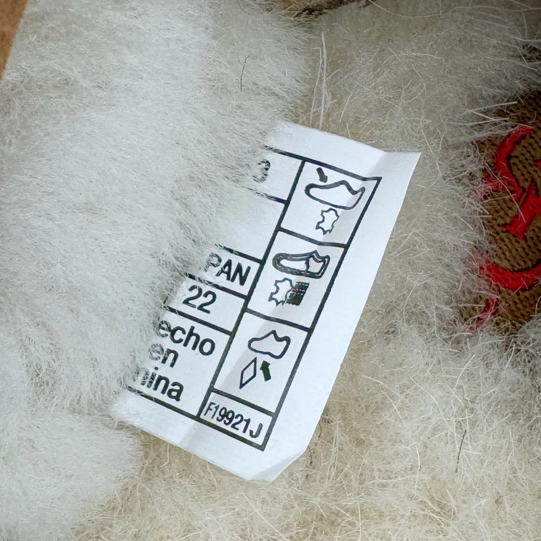 Pick up locally💰520 UGG ethnic style 2553 classic autumn and winter sheep fur all-in-one snow boots. All shoes are made from the same factory as ZP. Longfeng A-grade Australian imported sheep fur all-in-one ethnic style. Brand OEM production line. Fully follow the ZP process. OEM original pattern maker. Adhering to the principle of no original shoes and no development selection. Pay attention to every detail. The most authentic version on the market. TREADLITE "Light Wing" technology outsole. Lightweight/durable/flexible/pile size: 35 36 37 38 39 40 41 42 Coding: by2936060